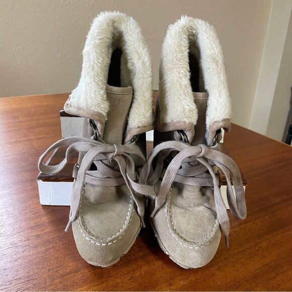 GUESS Wood Heel Platform Stiletto Boots Tan Suede Leather Cream Faux Fur sz 6.5 - Picture 7 of 13